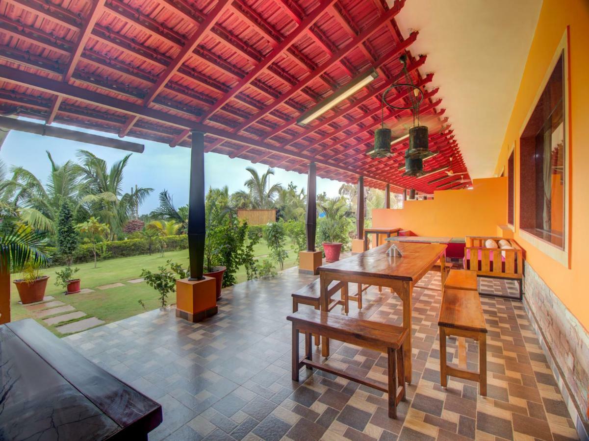 La Papa Resort Morjim Exterior foto