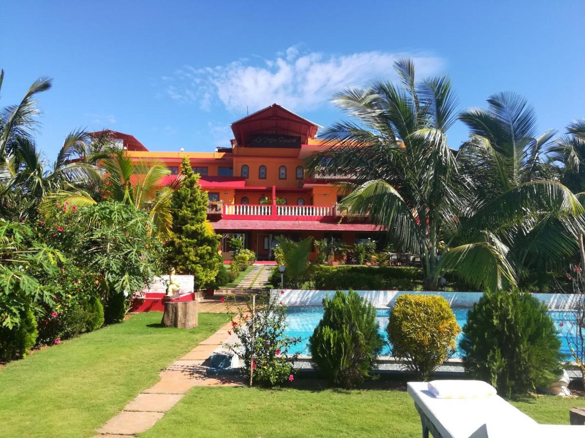 La Papa Resort Morjim Exterior foto