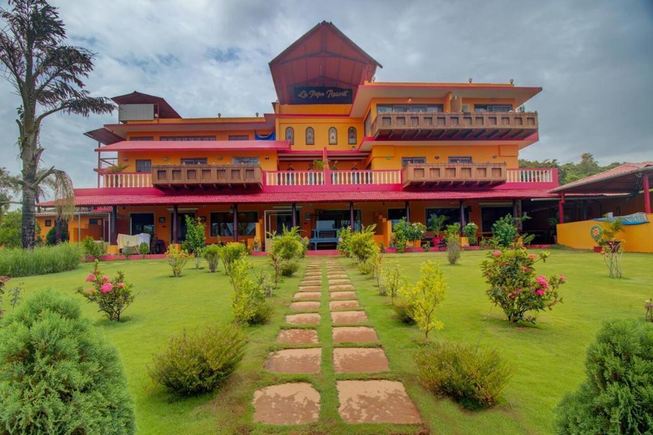 La Papa Resort Morjim Exterior foto